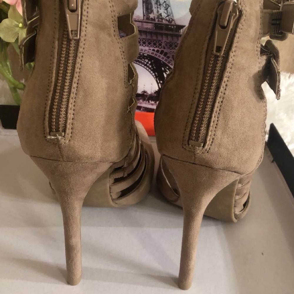 Heels - Picture 3 of 8